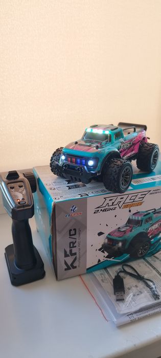 Радіокерована Позашляховик-машинка 1:16 з LED(Різні Варіанти)