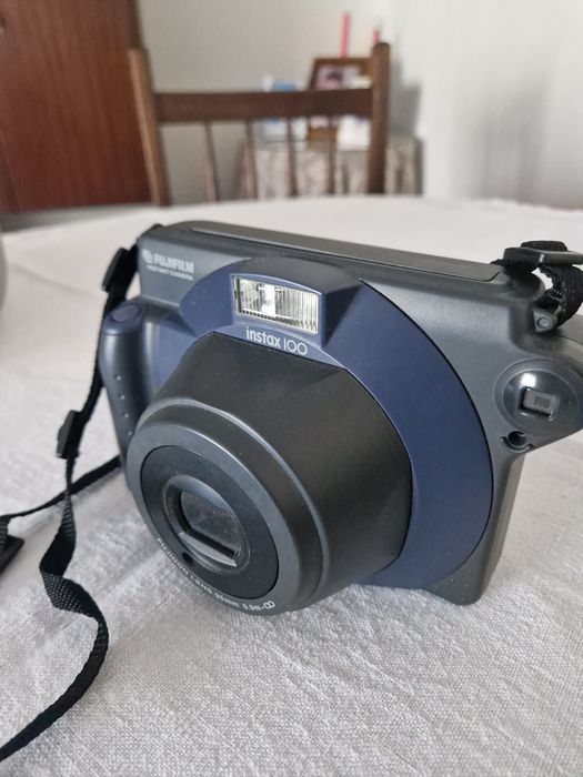 Fujifilm Instax 100 Wide em caixa e com manuais