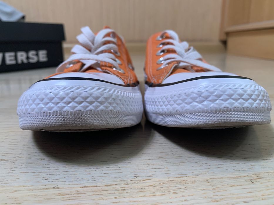 Кроссовки фирмы «Converse”