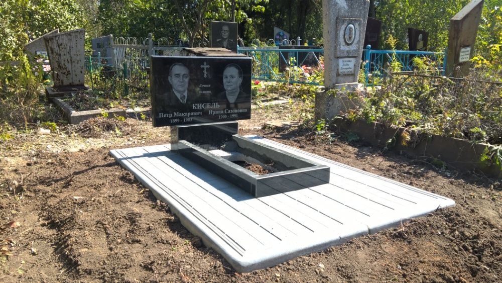 Бетонные памятники высокого качества.  Доставка, установка.