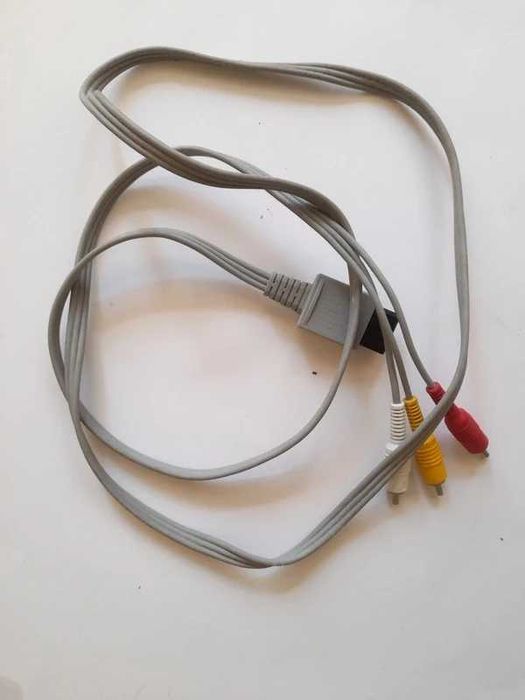 Nintendo Wii , Vermelha, 2 comandos, Sensor e Cabos