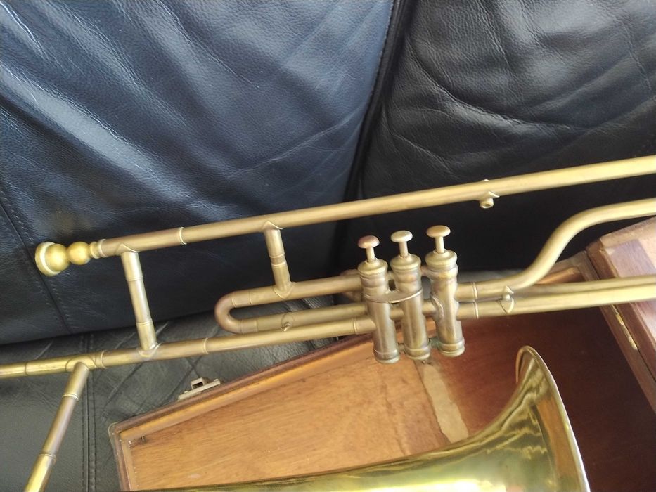 Trombone militar de pistons Mahillon. Ano 1880 a 1910