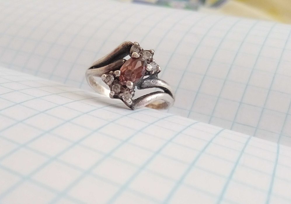 Вінтажне кільце з каменями, срібло 925 проба. Розмір 18