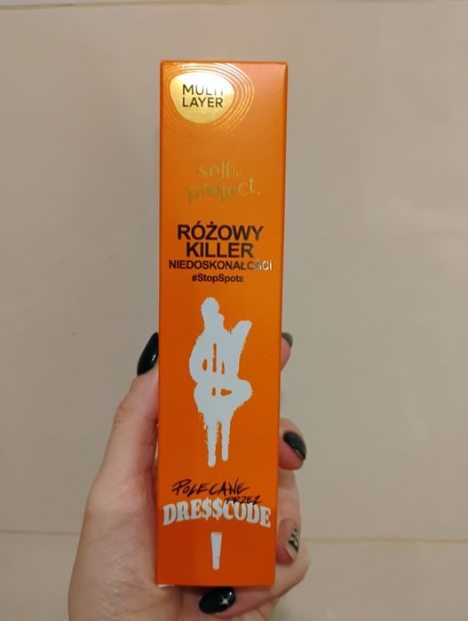 Różowy killer niedoskonałości Selfie Project