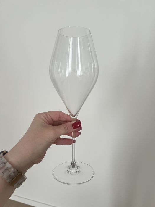 Келихи для вина.