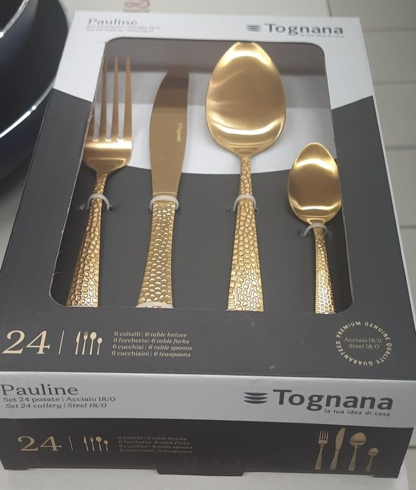 Красивый фирменный набор столовых предметов