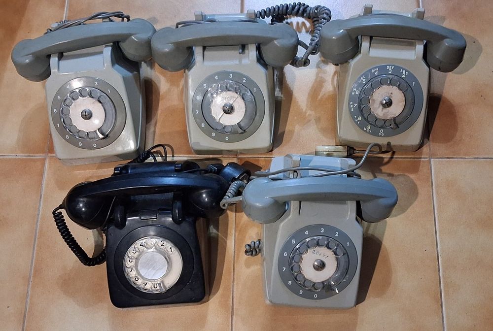 Telefones antigos dos anos 80