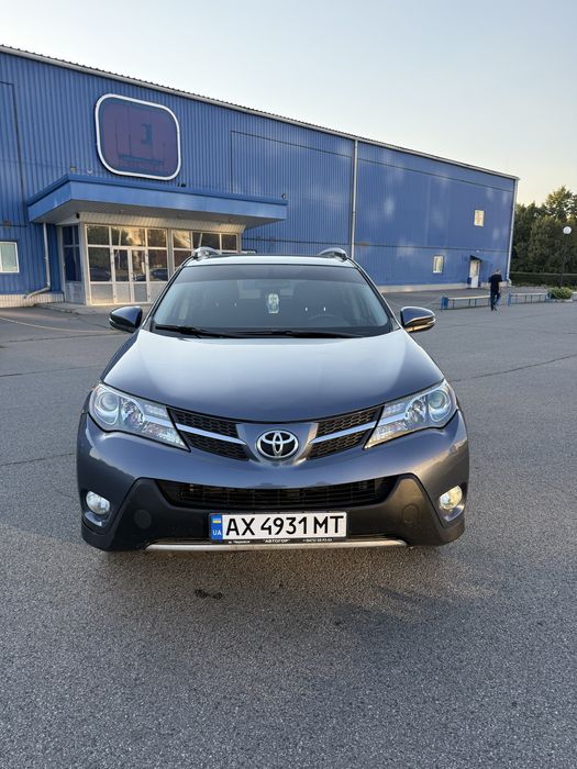 Toyota Rav 4 2013 год