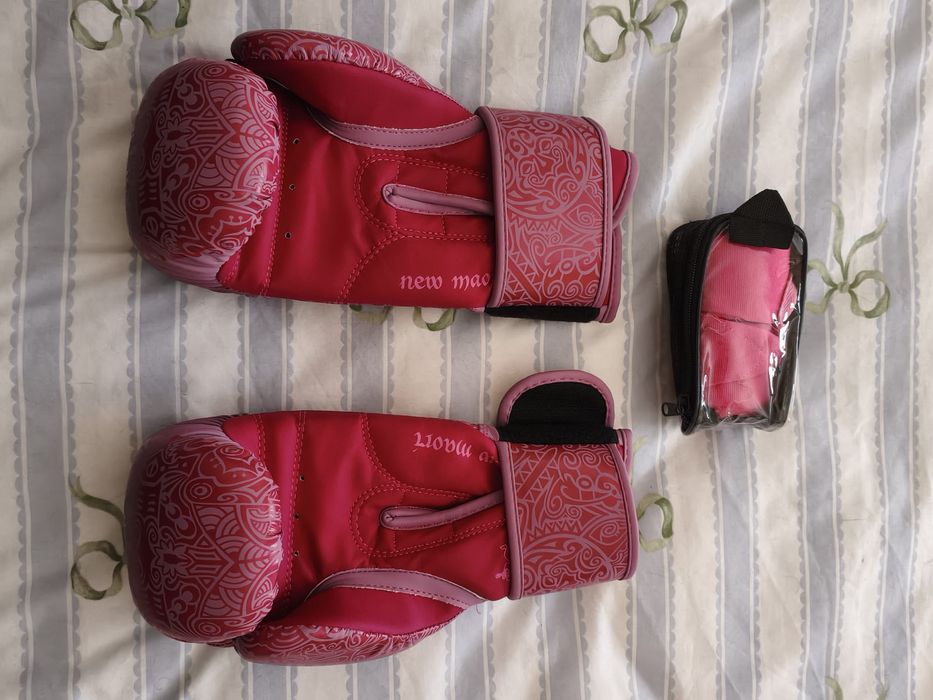 Luvas e fitas kickbox leone