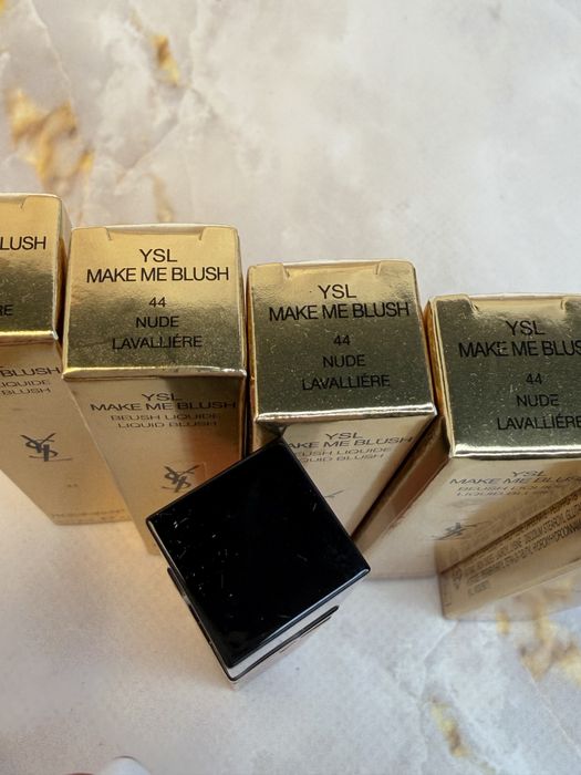 Румʼяна рідкі Yves Saint Laurent 44