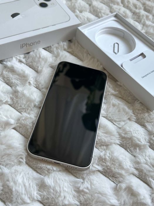 Iphone 13 kolor biały.