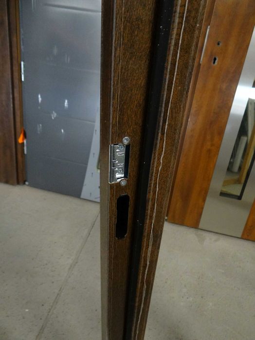 Drzwi zewnętrzne stalowe orzech 80 P