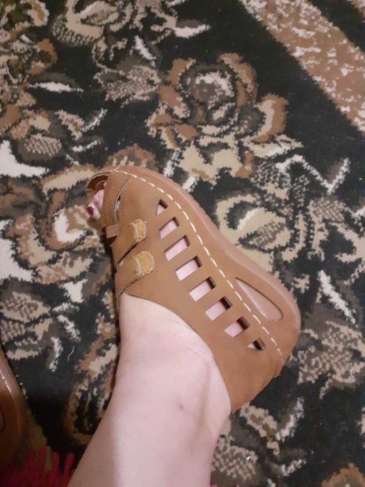 Женские босоножки в спортивном стиле