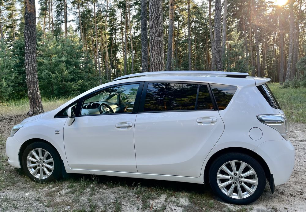 Продаж авто Toyota verso