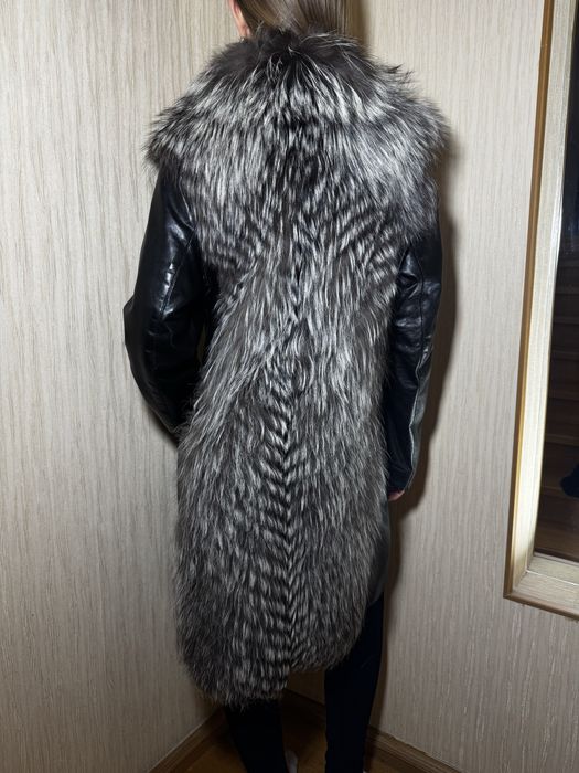 Жилет з натурального хутра чорнобурої лисиці, натуральна шкіра