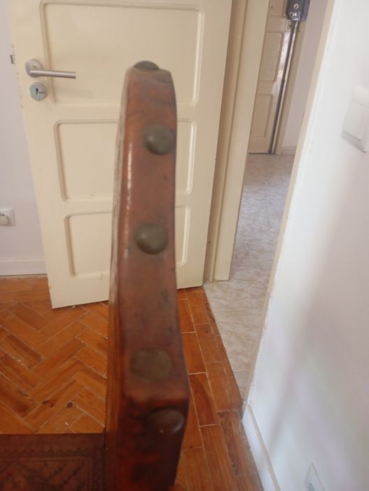 Cadeiras antigas madeira e couro