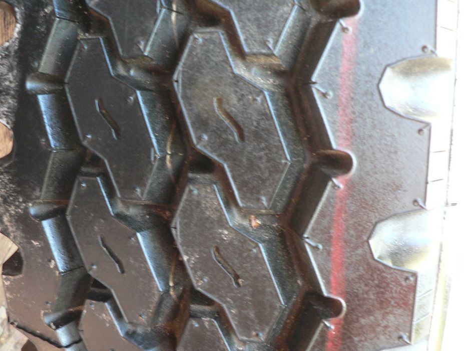 Opona z felgą 10 R / 22,5 - nowa