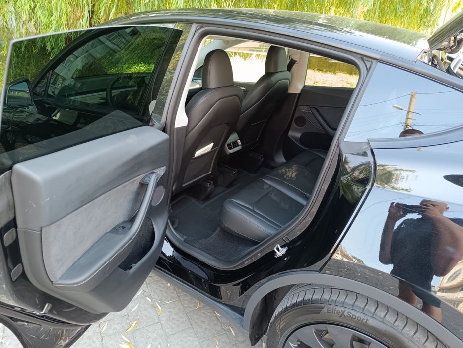 Tesla Y 2023 ПРОДАМ