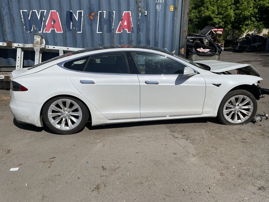 Tesla S 12-20 кузовні запчастини