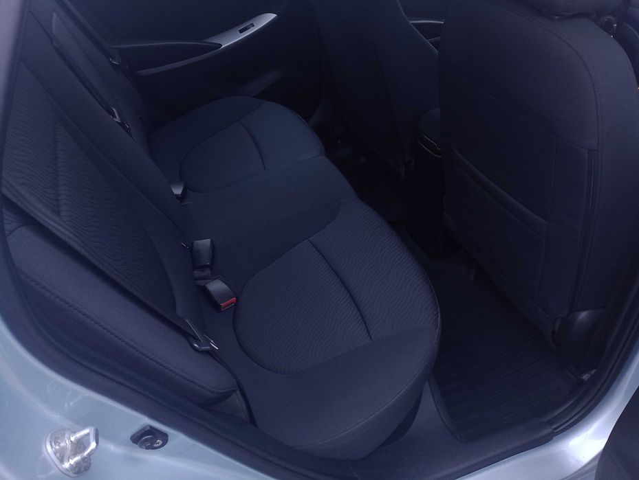 Отличный HYUNDAI Accent 1.4 газ/бензин 2012 года