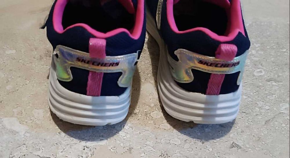 р.33, 21,5см Skechers кросівки для дівчинки