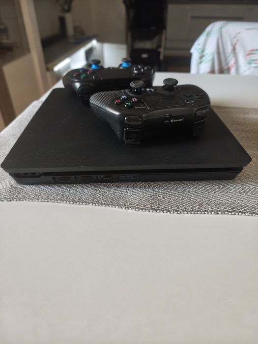 PlayStation 4 com 4 jogos