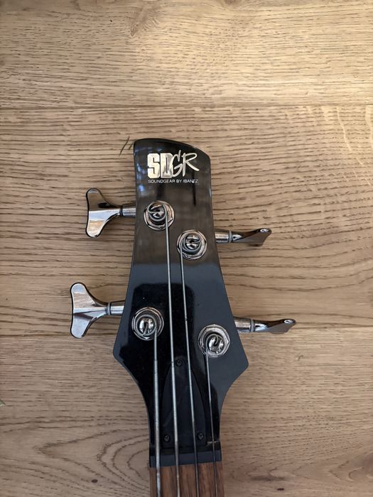 Gitara basowa Ibanez sr300