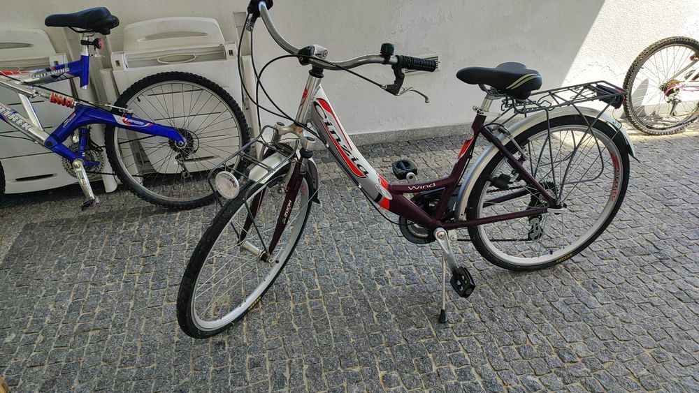 3 Bicicletas, uma holandesa, uma BTT e uma de criança de menina