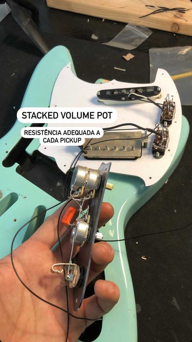 Guitarra Fender Jagstang de 1995 MIJ - Primeira Série