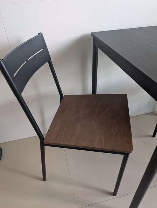 Mesa e 2 cadeiras