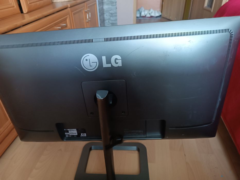 Monitor LG 31mu97-B zbita matryca