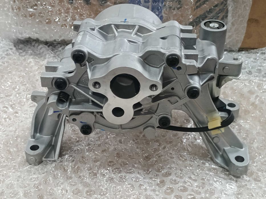 Pompa oleju Jaguar XE , Land Rover  2.0 D,  204DTD , 204DTA , LR087668