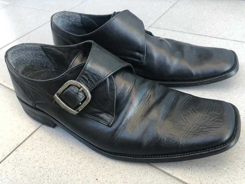 Sapatos Pretos em pele do Traje Académico Universidade do Minho