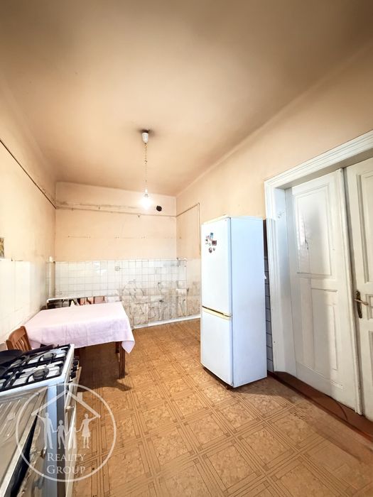 Центр, унікальний вид з вікна, фасадні вікна