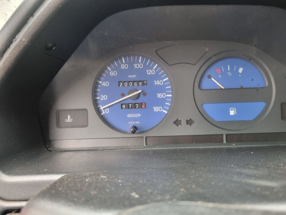 Peugeot 106 com 200mil