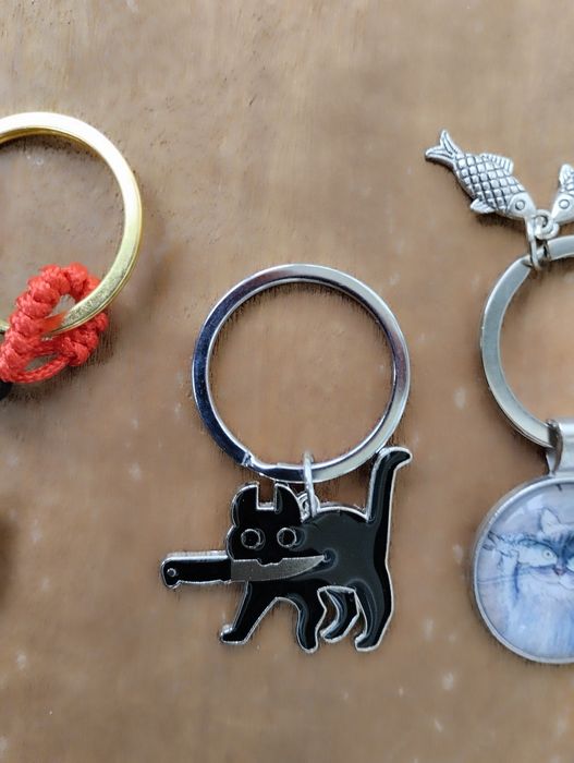 Кот-рыболов брелок для ключей кіт на удачу