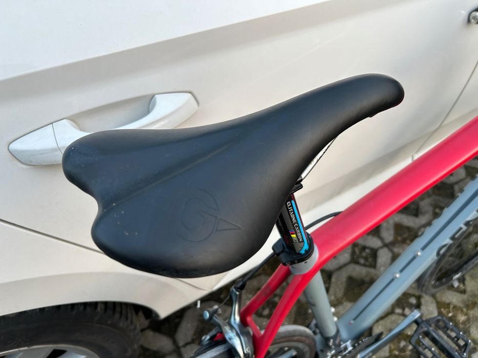 Rower szosowy kolarzówka gravel Genesis Carbon tiagra
