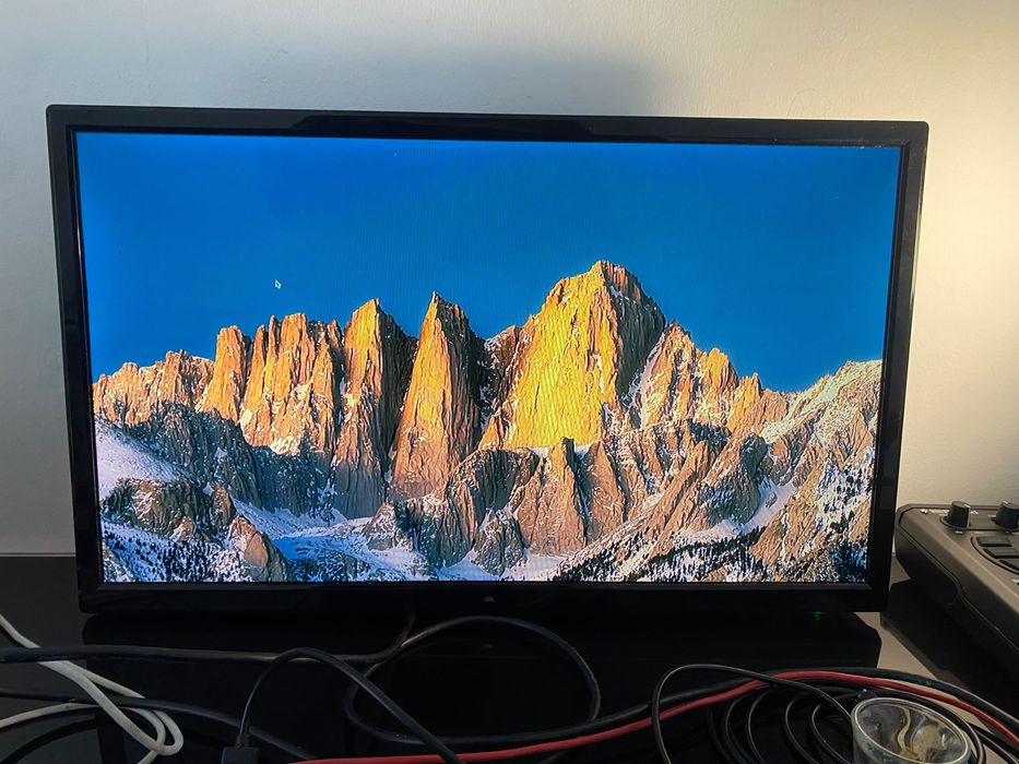 Smart TV OLE LED HD 24"