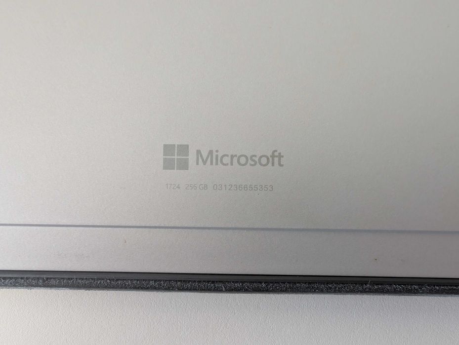 Microsoft Surface Pro 4 (1724) – i5 / 256GB - CTT Shipping64283774702082122