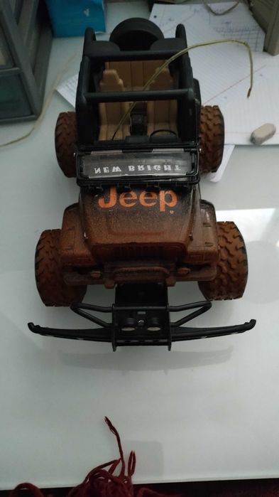 Carro Jeep com radio controle New Bright