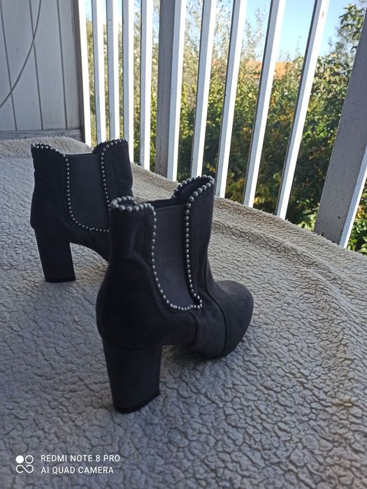 NOWE zamszowe  botki r.39