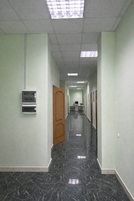 Оренда 4-поверхової офісної будівлі з закритою територією