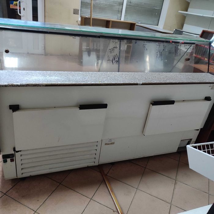 Продам торгове обладнання .