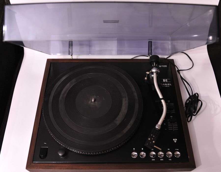 Gramofon Daniel 1100 fs