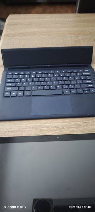 Vendo tablet com teclado da Media teck,  com 128g de armazenamento