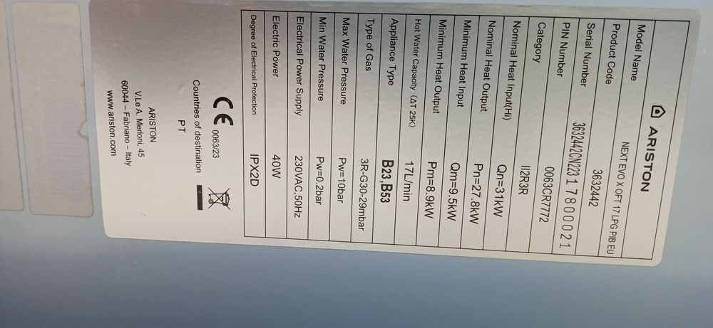 Esquentador a Gás Ariston e 2 garrafas de gás Grandes.