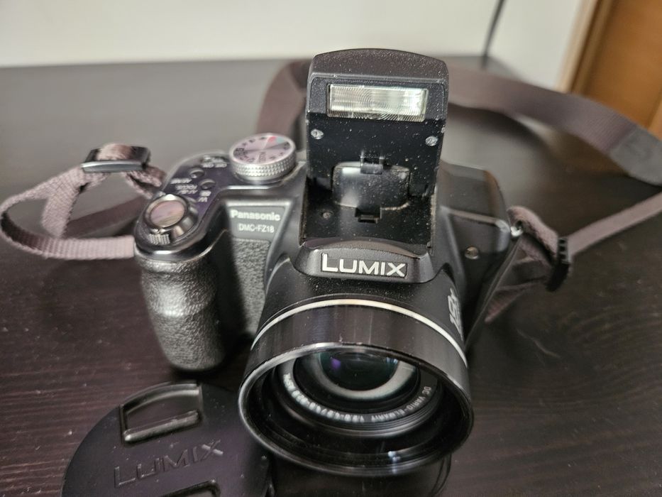 Panasonic Lumix DMC-FZ18 + 2 baterie + ładowarka + osłona + torba