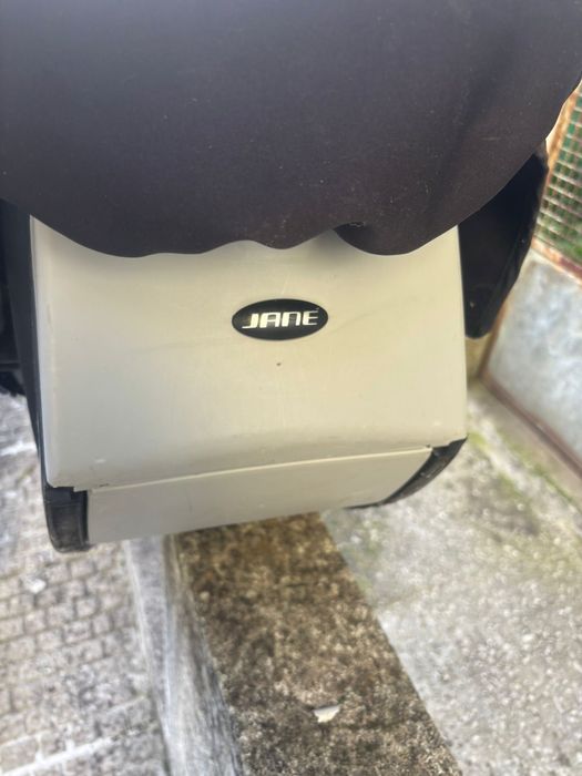 Carrinho de bébé mais ovo