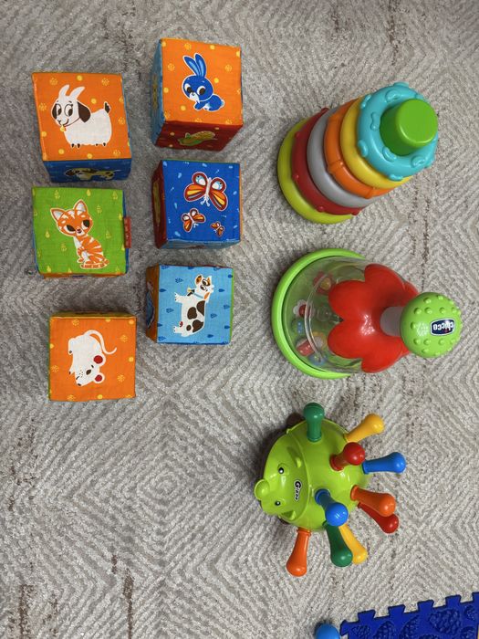 Розвиваючи іграшки 6-18 місяців
