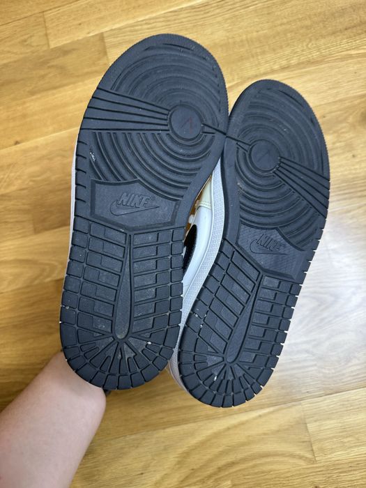 Кросівки жіночі Nike Air Jordan 1 Mid Coconut Milk розмір 39 25 см